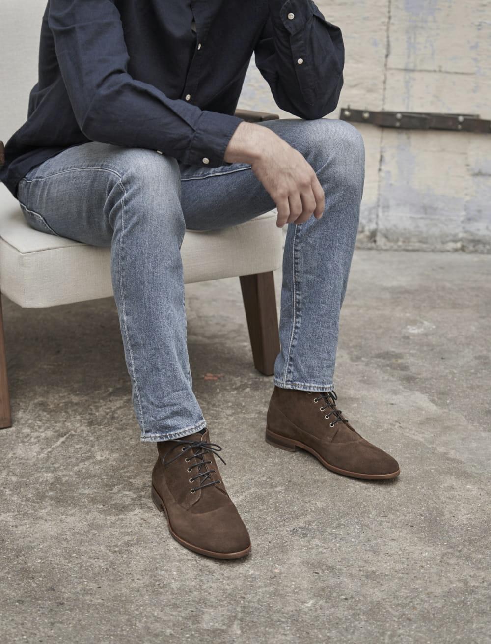 You are currently viewing Guide du Style Masculin : Comment Porter des Bottines pour Homme avec Panache