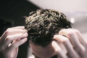 Read more about the article Guide Ultime pour les Hommes : Comment Prendre Soin de vos Cheveux